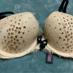 Very sexy seduction collection from the 2014 VS fashion show